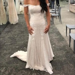 Wedding dress size 14-like new-worn once!